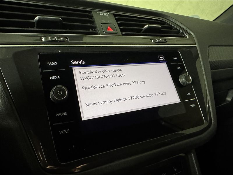Volkswagen Tiguan 2,0 TDi  DSG R-Line IQ Light K - fotka 29 z 46