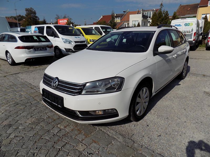 Volkswagen Passat 1,4 TSI 90 KW AUTOKLIMA VÝHŘEV - fotka 1 z 42