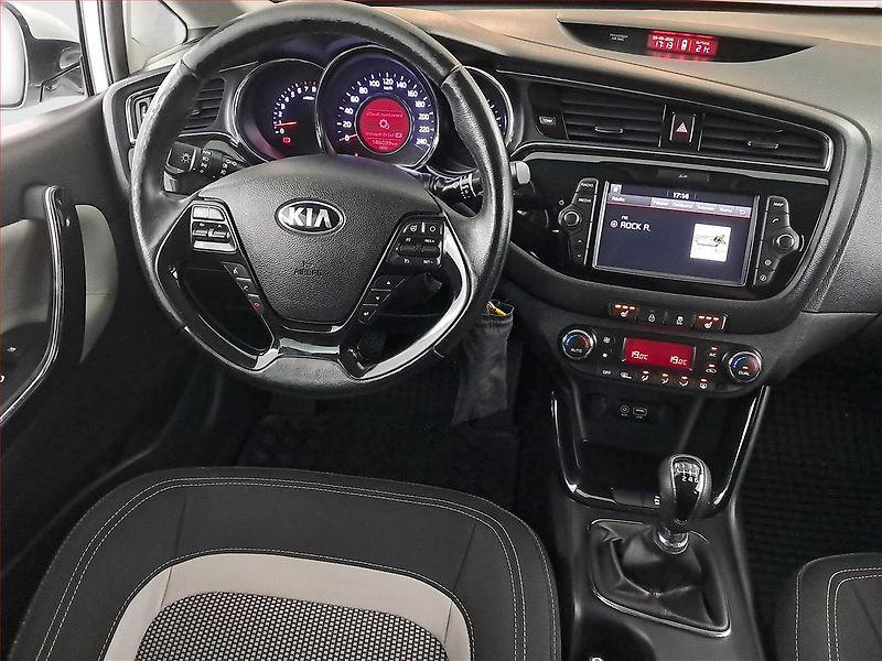 Kia Ceed (2017) 1.6 GDI, Serv.kniha, Navi - fotka 7 z 14