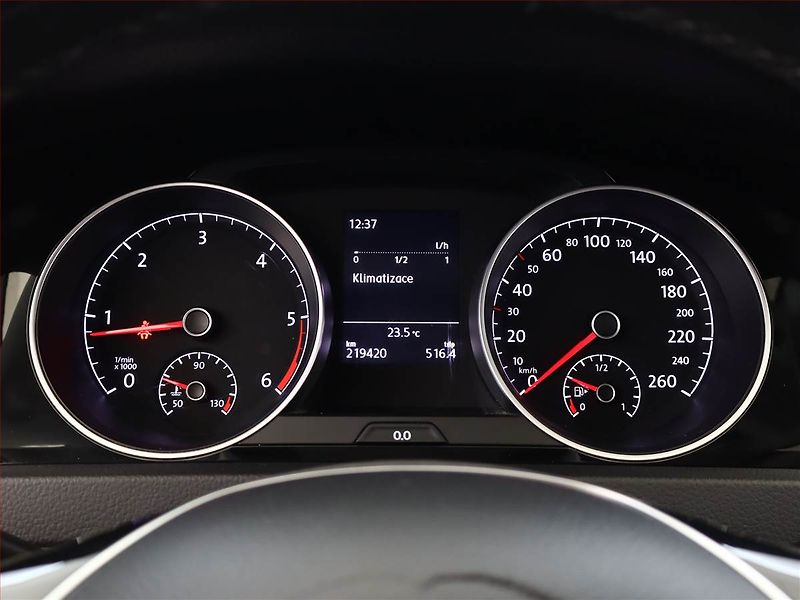 Volkswagen Golf (2017) Highline 2.0 TDI, Serv.kniha - fotka 9 z 17