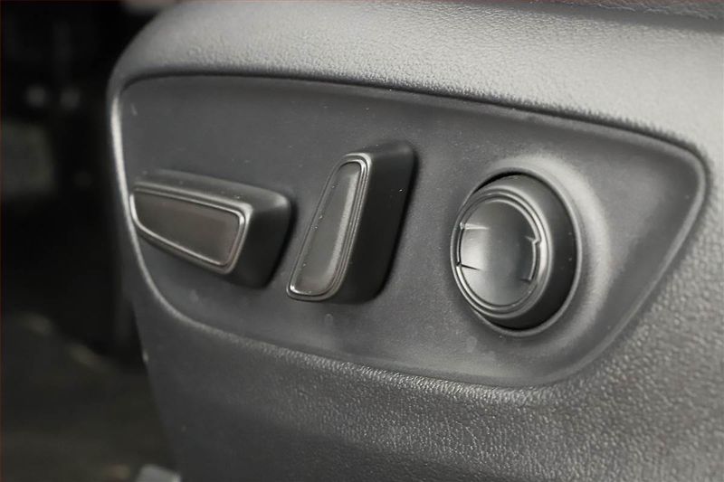 Toyota RAV4 (2020) 2.5 Hybrid - fotka 11 z 20