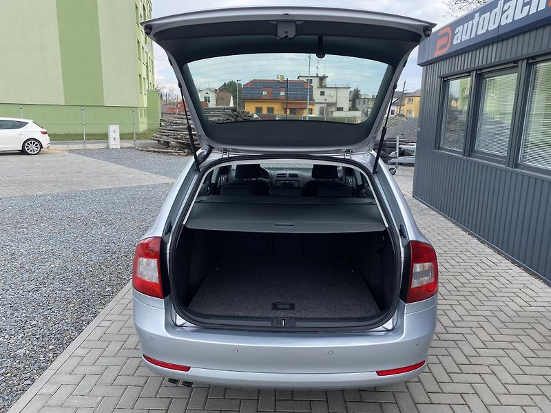Škoda Octavia 1.4 TSI 90kW -ELEGANCE-PDC-ALU - fotka 34 z 44