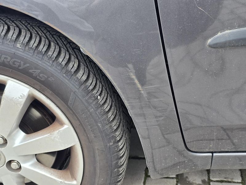 Toyota Yaris 1,3 VVT-i - fotka 11 z 23