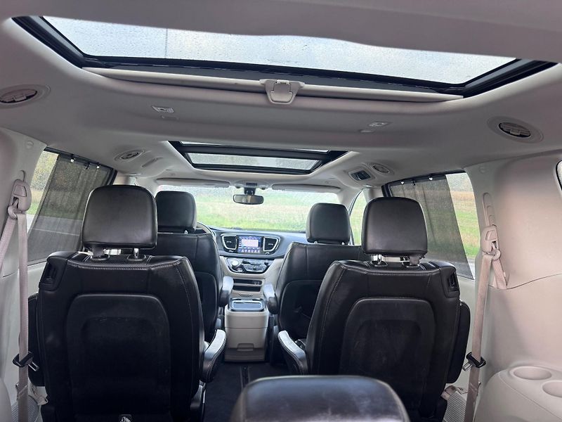 Chrysler Pacifica (2020) 3,6 RU Panorama Limited 2020 - fotka 9 z 19