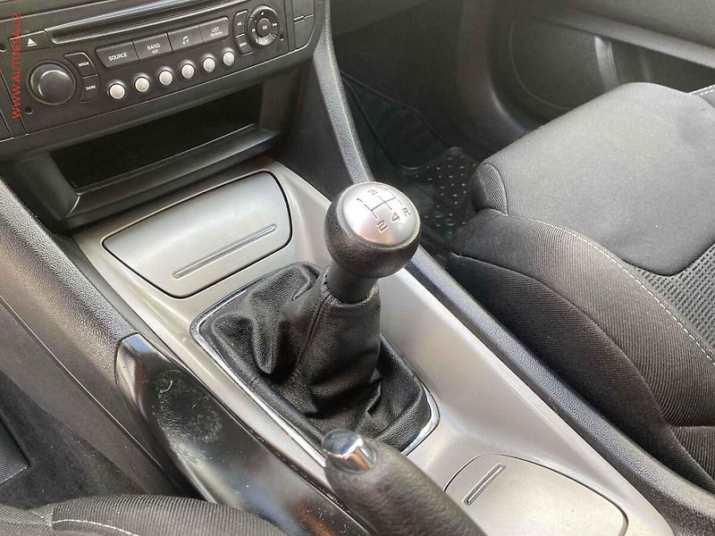 Citroën C5 (2011) 1.6HDi, AC, tempo, park.asist - fotka 15 z 15