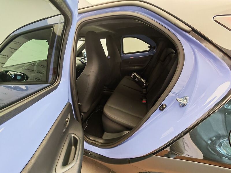 Toyota Aygo 1.5 HEV - fotka 17 z 33