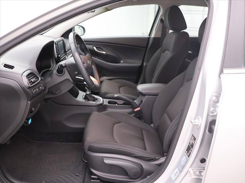 Hyundai i30 1,6 CRDi 85kW Style CZ 1.Maj. - fotka 11 z 30