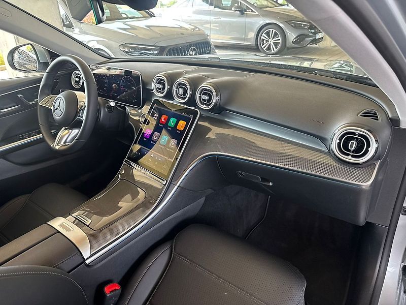 Mercedes-Benz Třídy C 220 d 4MATIC kombi - fotka 19 z 20