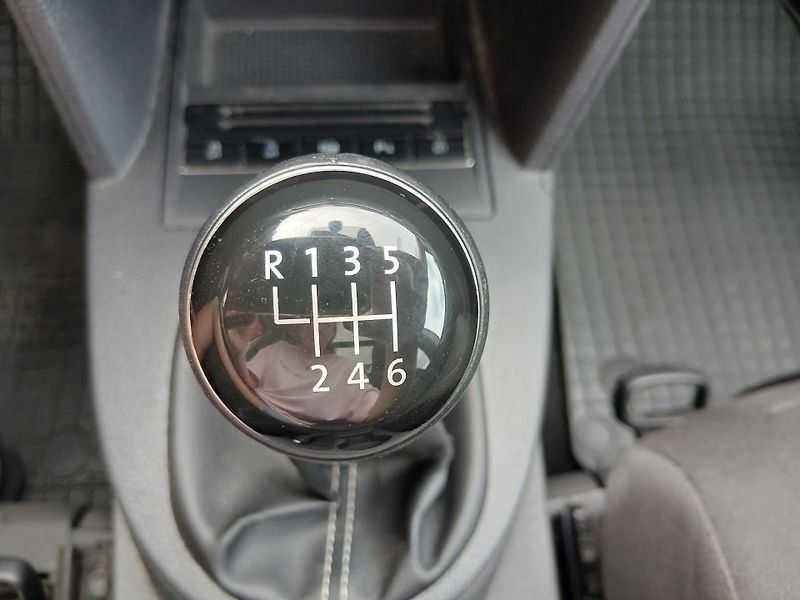 Volkswagen Touran 2.0 TDi - fotka 26 z 42
