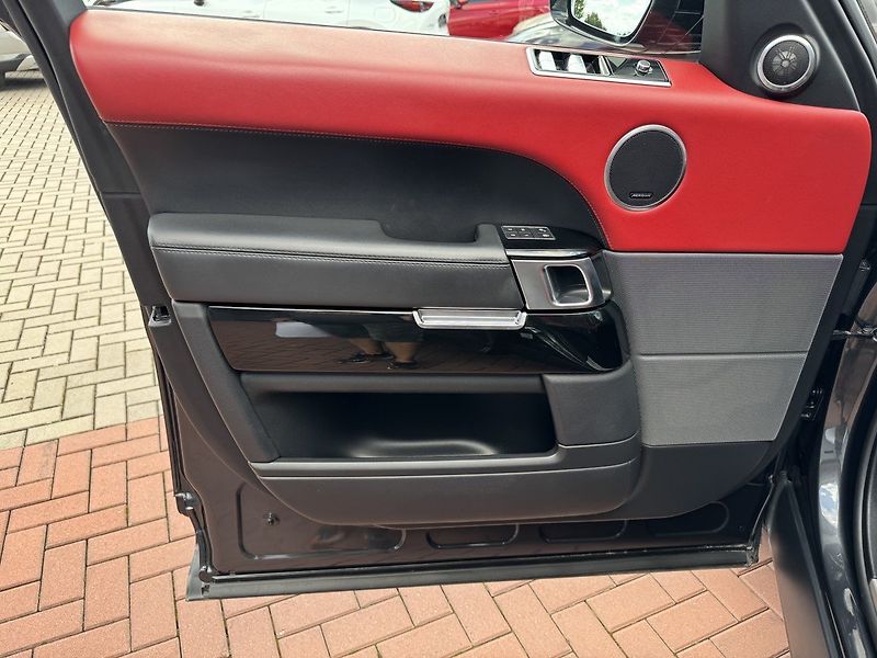 Land Rover Range Rover (2018) 4.4SDV8 Autobiography Vzduch - fotka 28 z 50