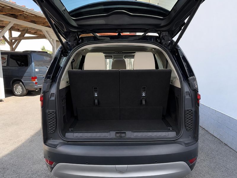 Land Rover Discovery 5 D250 Mild-Hybrid S AWD - fotka 7 z 12