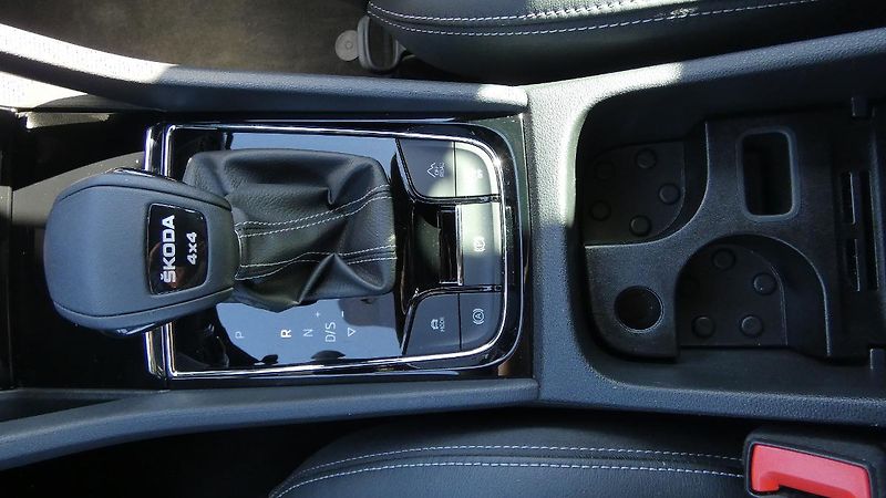 Škoda Kodiaq 2,0 TDI DSG 4x4 Sportline Excl - fotka 18 z 25