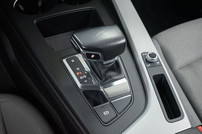 Audi A4 2.0 TDI KAMERA*ACC*VIRTUAL*DPH - fotka 23 z 42