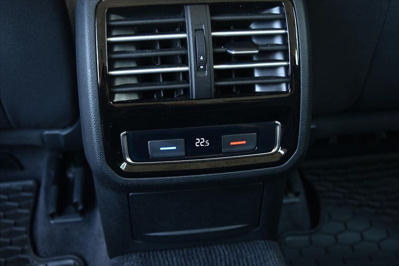 Volkswagen Passat 1.6 TDI LED NAVIGACE TAŽNÉ - fotka 27 z 28