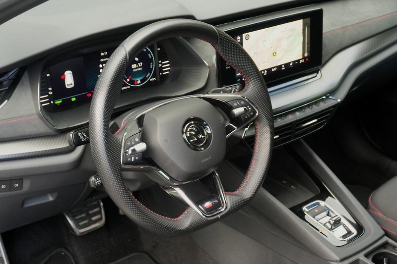 Škoda Octavia iV RS 1.4 TSI, ČR, Tažné, ACC - fotka 15 z 40
