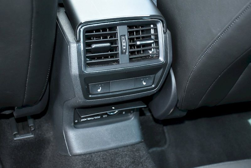 Škoda Karoq (2021) Style PLUS 2.0 TDI 85kW DSG - fotka 28 z 35