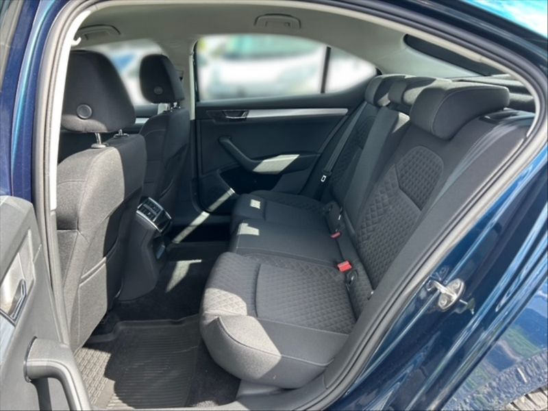 Škoda Superb 2,0 TDI 110 Ambition - fotka 8 z 11