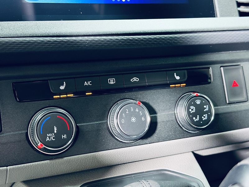 Volkswagen Transporter (2023) 6.1*BULLI*LONG*DSG*TDI - fotka 22 z 37