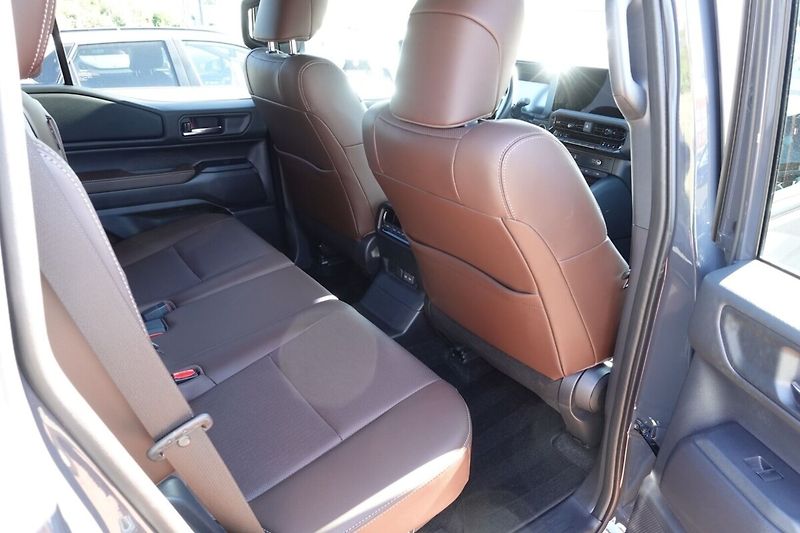 Toyota Land Cruiser 2.8D4-D  8 AT Invincible - fotka 13 z 39