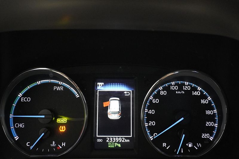 Toyota RAV4 2.5 HYBRID EXECUTIVE 4WD AUT. - fotka 19 z 28