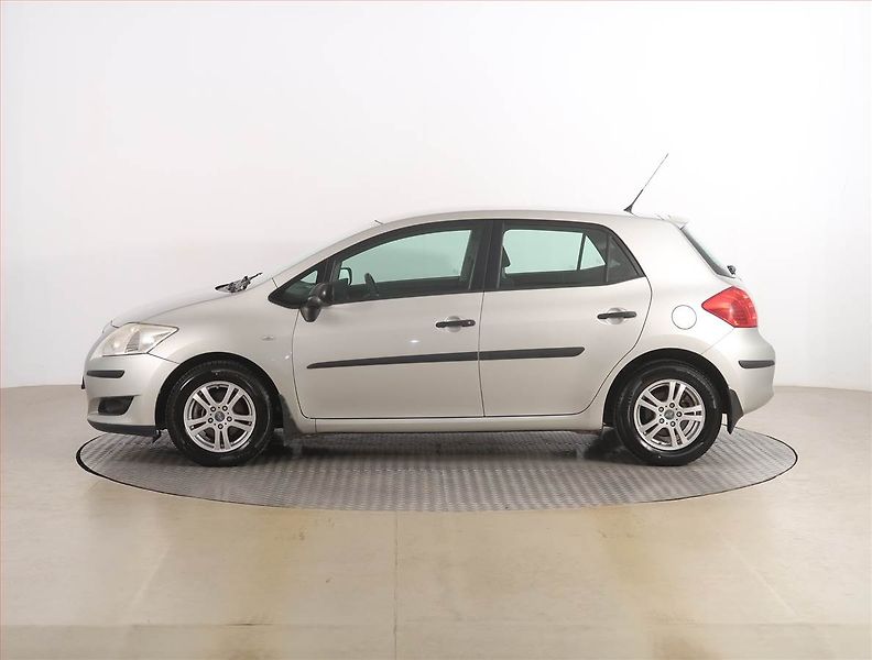 Toyota Auris (2009) 1.3 Dual VVT-i, Park. senzory - fotka 3 z 15