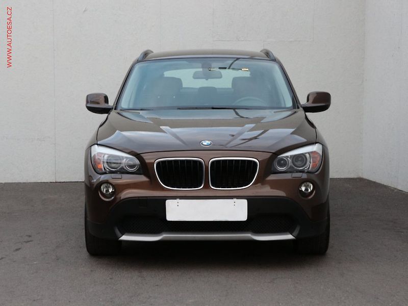 BMW X1 (2015) 2.0 D XDrive, Sport Line, AT - fotka 2 z 3