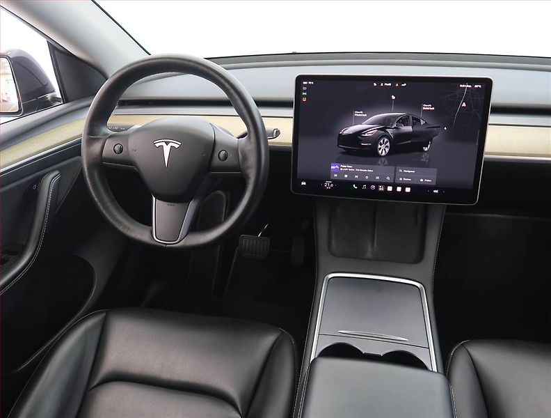 Tesla Model Y (2023) RWD LFP 60kWh, SoH 93% - fotka 7 z 32