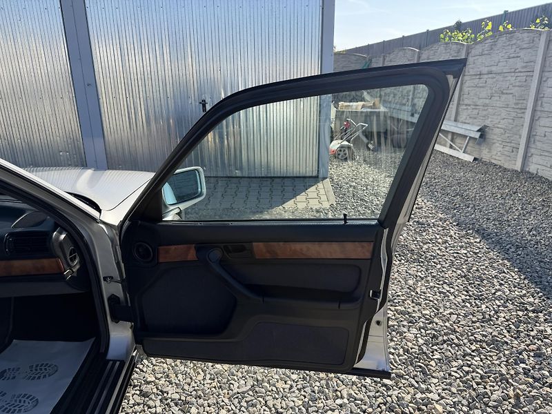 BMW Řada 7 730i 190PS SHADOWLINE EXTRA!!! - fotka 121 z 156