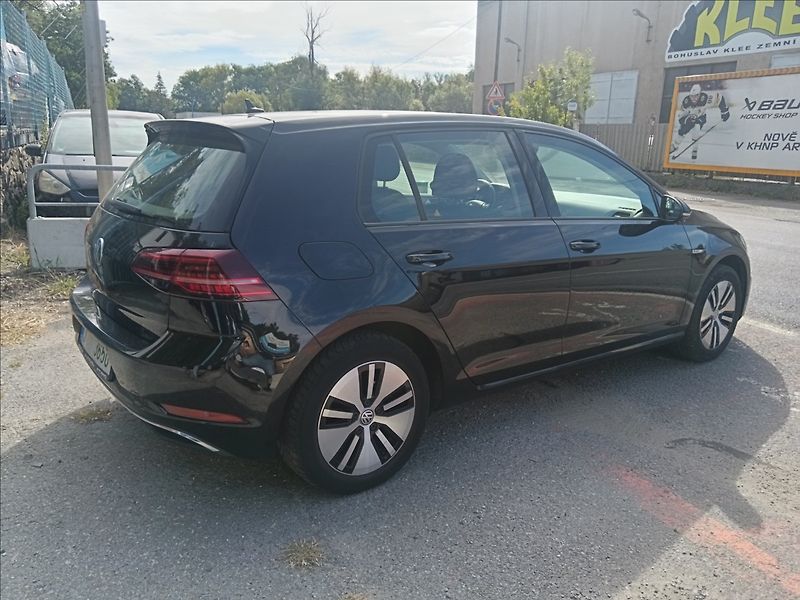 Volkswagen Golf 0,0 e electric drive 100kW - fotka 12 z 22