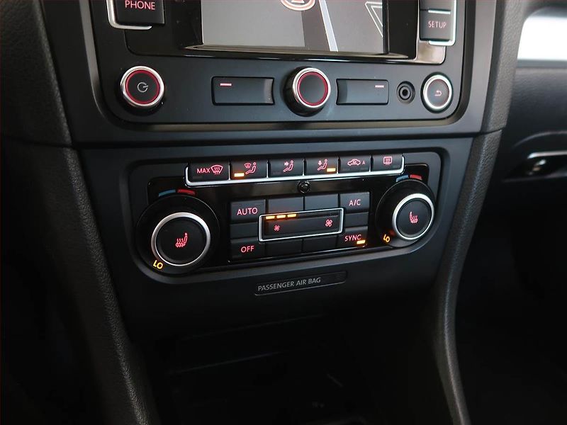 Volkswagen Golf (2013) Highline 2.0 TDI, Serv.kniha - fotka 14 z 17
