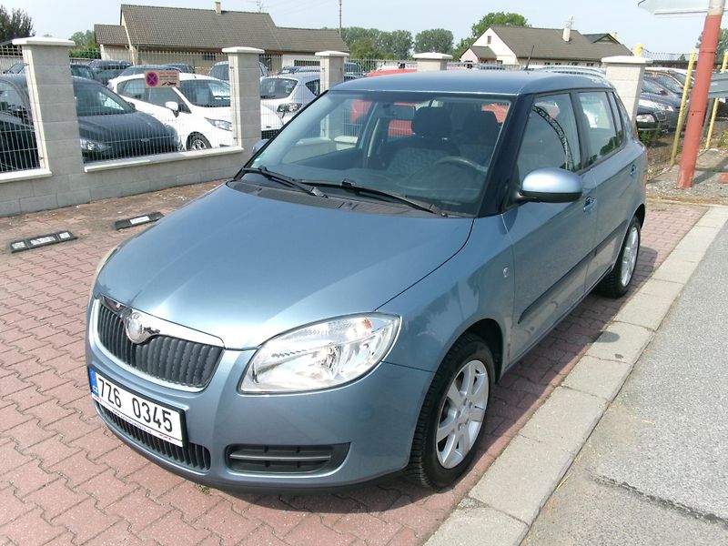 Škoda Fabia (2009) 1,4 16V KLIMA TEMP ALU - fotka 1 z 21