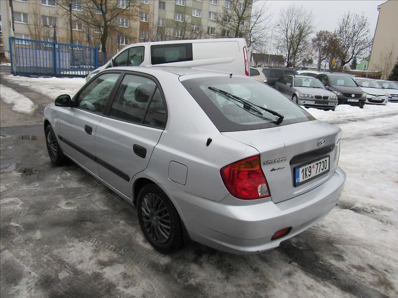 Hyundai Accent 1,3 63kW - fotka 4 z 23