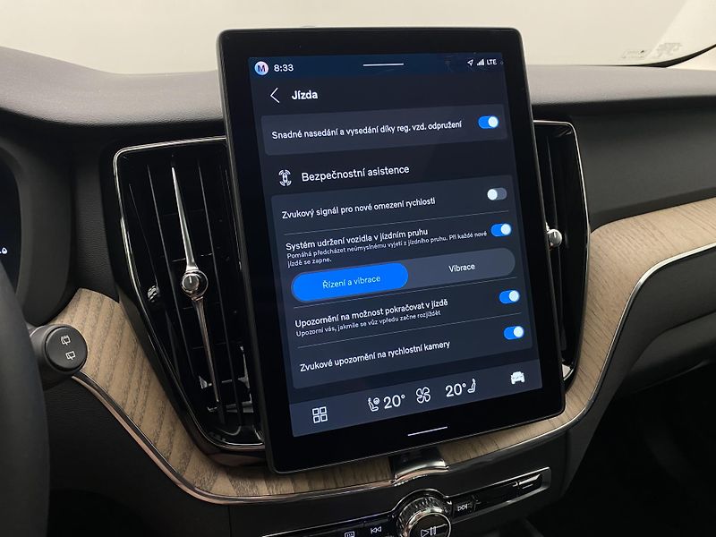 Volvo XC60 T6 AWD RECHARGE DARK PLUS CZ - fotka 51 z 67