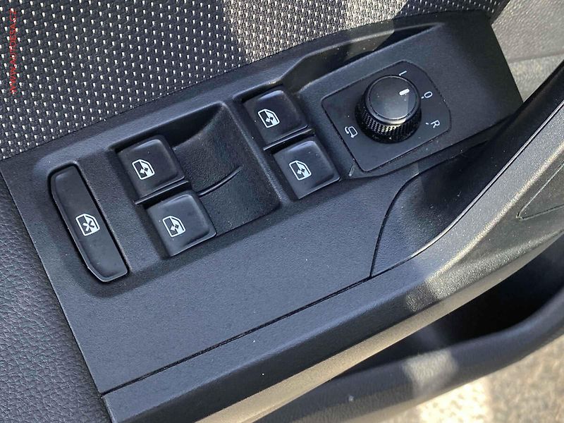 Seat Arona (2018) 1.0 TSi, Xcellence, DSG, navi - fotka 11 z 19