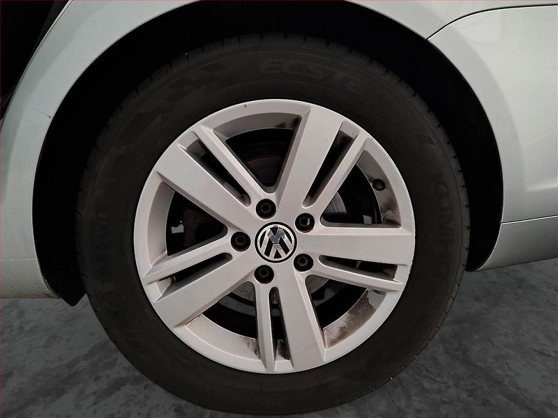 Volkswagen Golf (2012) 1.2 TSI, Park. senzory - fotka 14 z 17