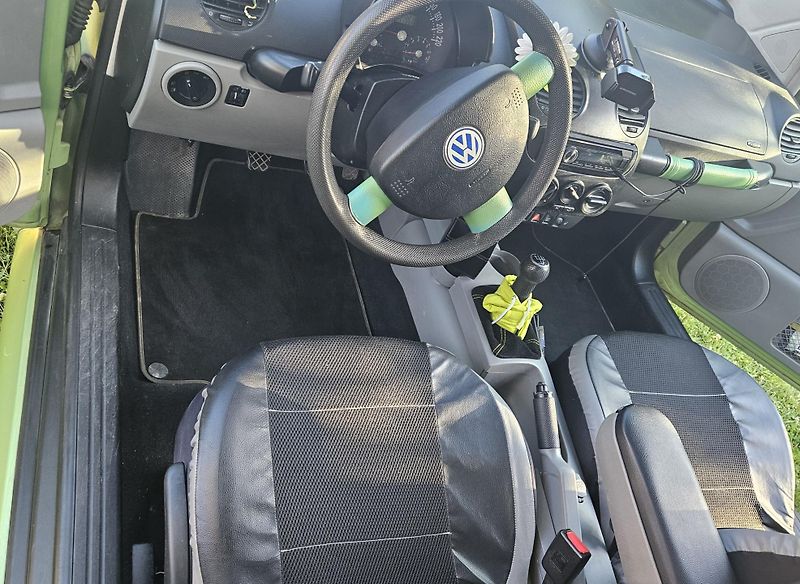 Volkswagen New Beetle (1999) - fotka 5 z 10
