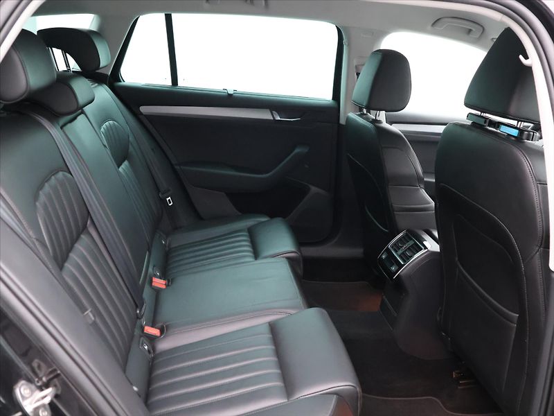 Škoda Superb 1.6 TDI Style+ Navi Tažné - fotka 12 z 28