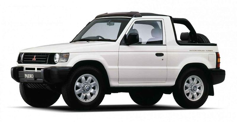 Mitsubishi Pajero při mezigeneračním setkání.