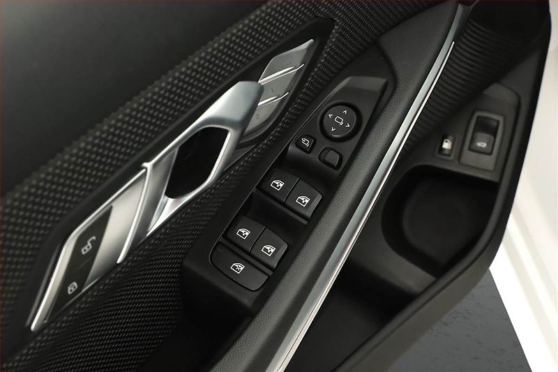BMW Řada 3 (2019) 330 e - fotka 17 z 19