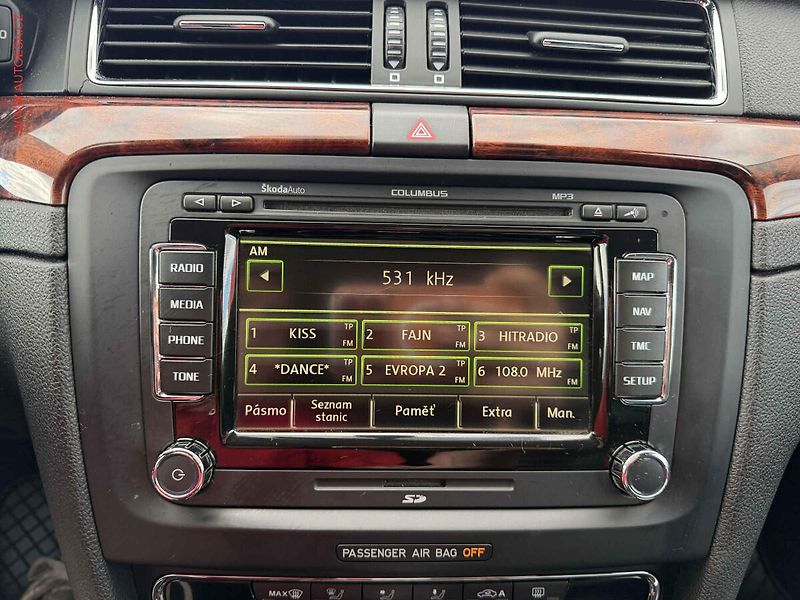 Škoda Superb (2012) 2.0 TDi, Elegance, DSG - fotka 16 z 18