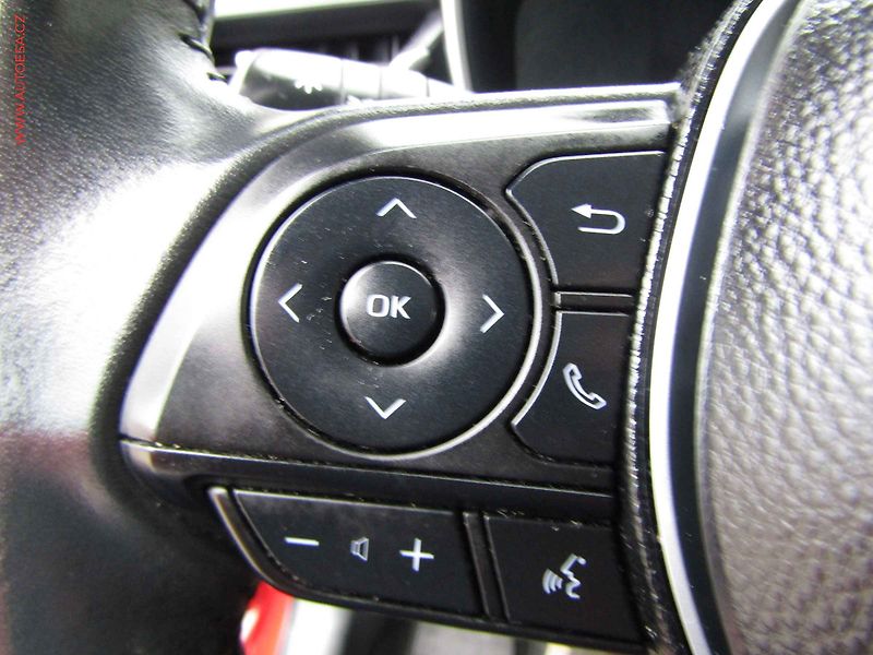 Toyota Corolla (2020) 1.6 VVT-i, ČR, Comfort, AT - fotka 13 z 19