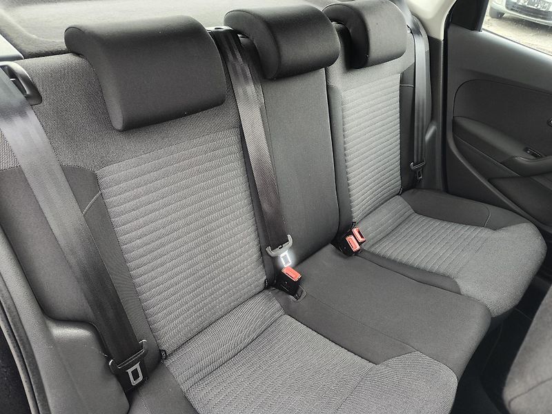 Volkswagen Polo (2009) 1.4 63KW/AC/PDC/ALU/VYHŘ.SEDAD - fotka 16 z 42