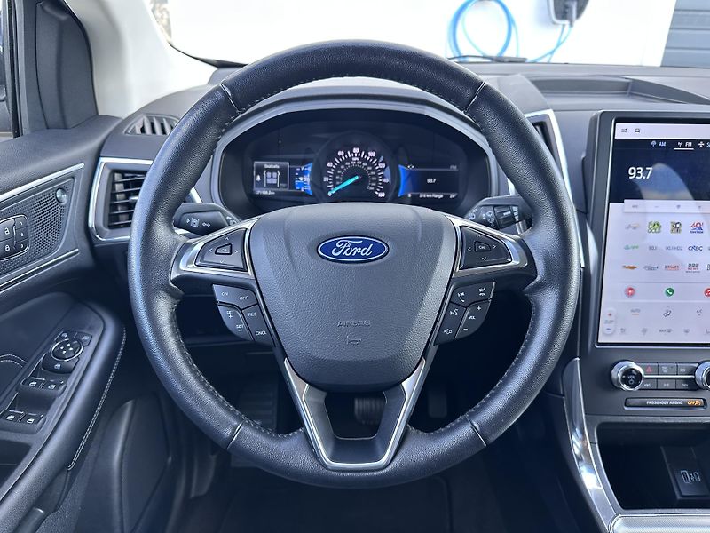 Ford Edge 2.0L EcoBoost 4x4 Titanium - fotka 10 z 22
