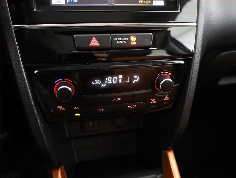 Suzuki Vitara (2016) Premium 1.6 DDiS, 4X4 - fotka 10 z 19