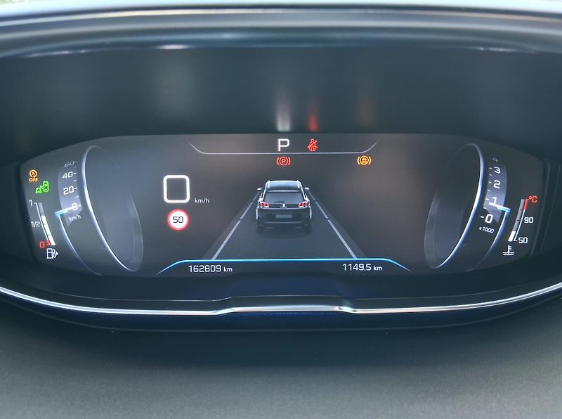 Peugeot 5008 GT 2.0 BHDi 130 kW - fotka 13 z 31