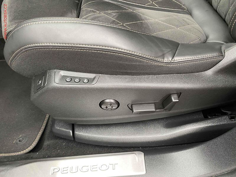 Peugeot 5008 (2018) 2.0 HDi, GT, AT, LED, panor - fotka 14 z 19