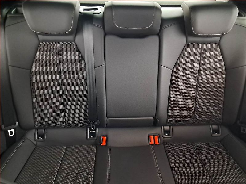 Audi A3 (2020) S-Line 30 TFSI - fotka 10 z 21