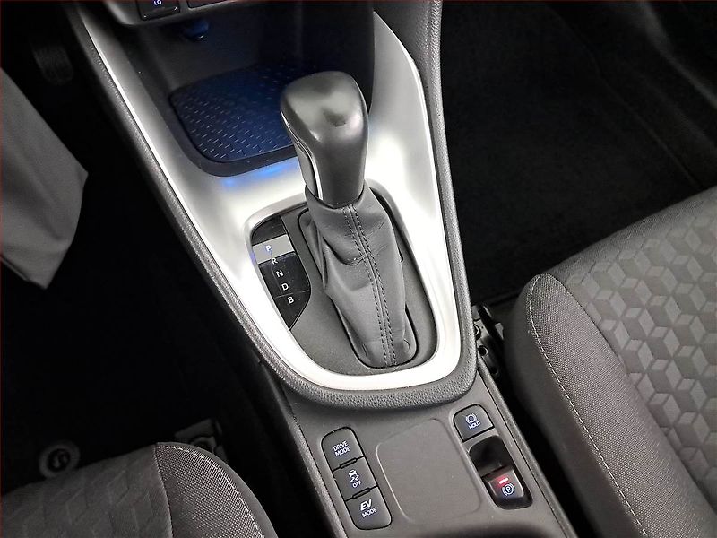 Toyota Yaris (2022) 1.5 VVT-i Hybrid - fotka 13 z 18