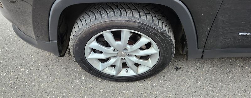 Jeep Cherokee (2015) 2.0D MJET LIMITED AWD LED DPH - fotka 37 z 54