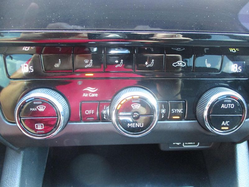Škoda Octavia 2.0 TDi SCOUT 1.MAJ ČR - fotka 29 z 46